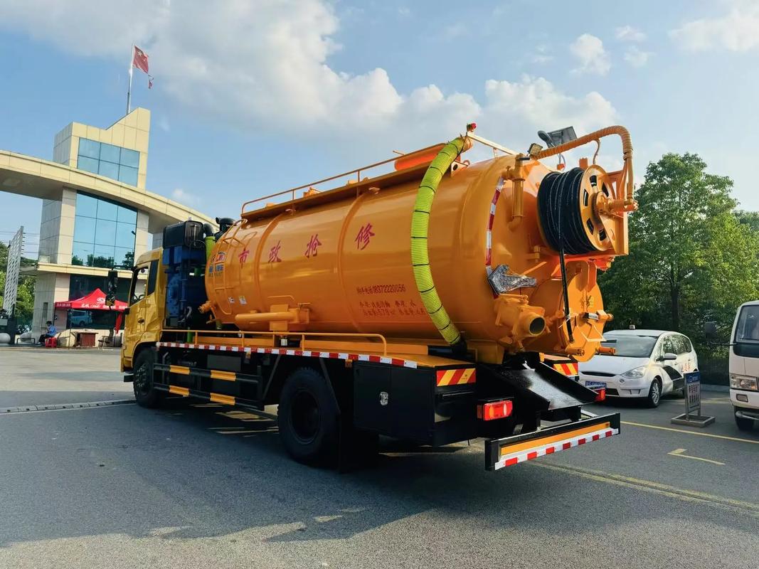 青海吸粪车吸污车价格清洗吸污车,城市污水的克星!强大功能,让 - 抖音